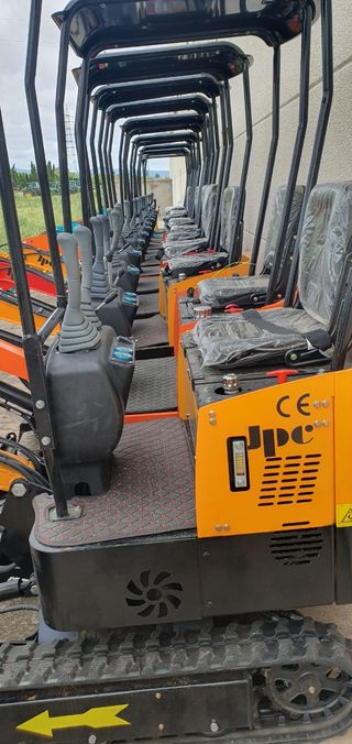 MINI EXCAVADORA JPC
