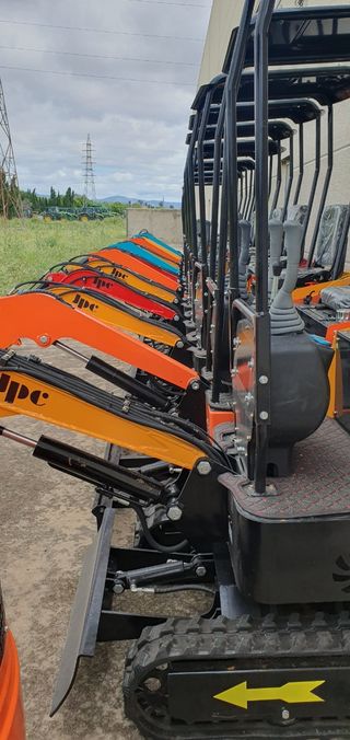 MINI EXCAVADORA JPC