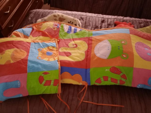 Cuna bebé infantil - Almohadones y protector