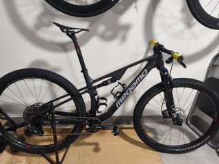 Megamo Track R10 - Carbono - AXS - 100mm  Talla M