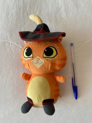 Peluche Gato con botas. Sombrero descosido (foto)
