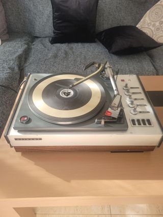 Giradischi Garrard amplificato vintage