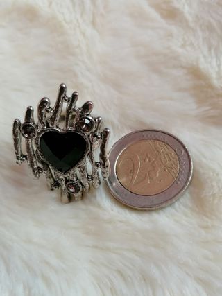 Anillo con corazón negro