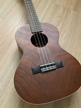 Ukelele Lanikai electroacústico