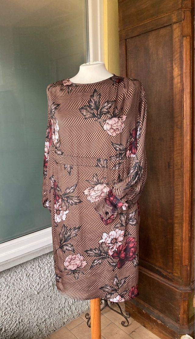 Abitino corto al ginocchio