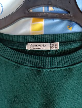 Sudadera verde Stradivarius