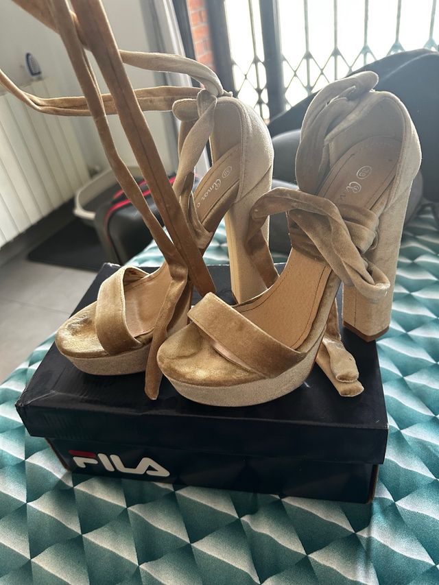 Tacones dorados fiesta talla 38