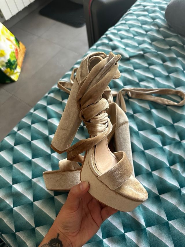 Tacones dorados fiesta talla 38