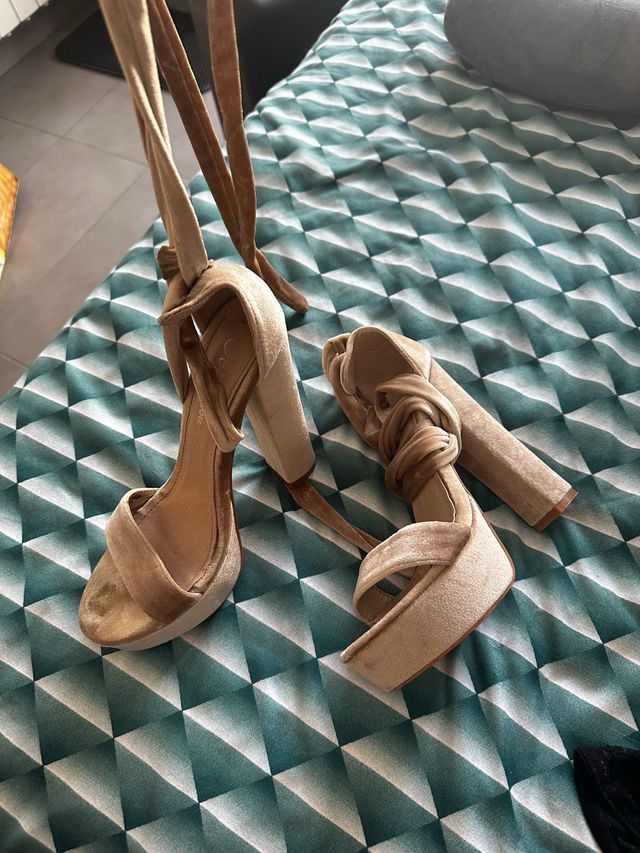 Tacones dorados fiesta talla 38