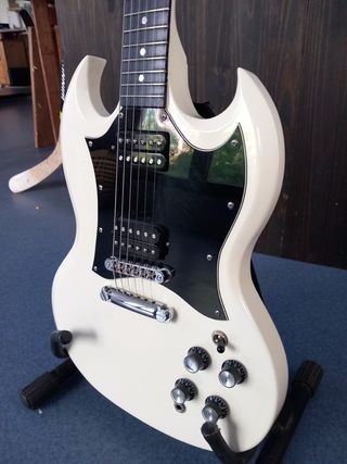 Guitarra tipo Gibson sg de luthier