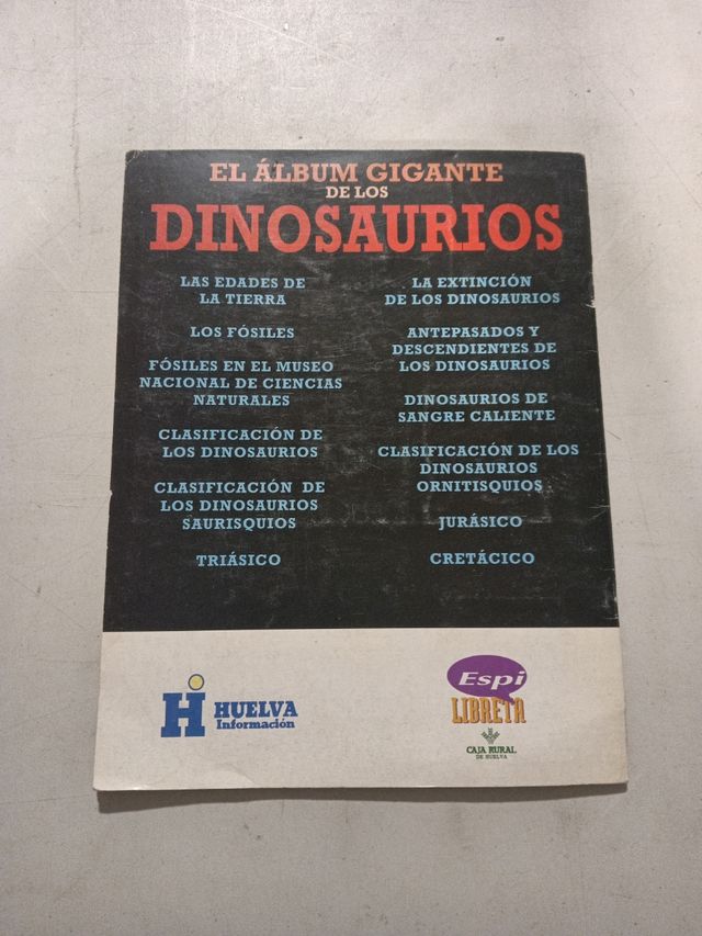 El Álbum Gigante de los Dinosaurios