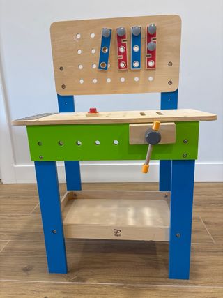 Banco herramientas Hape infantil