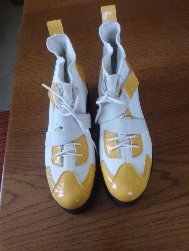 Stivaletti bianchi e gialli n. 38