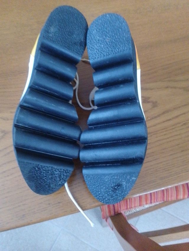 Stivaletti bianchi e gialli n. 38