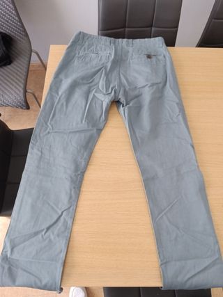 Pantalón chino azul hombre