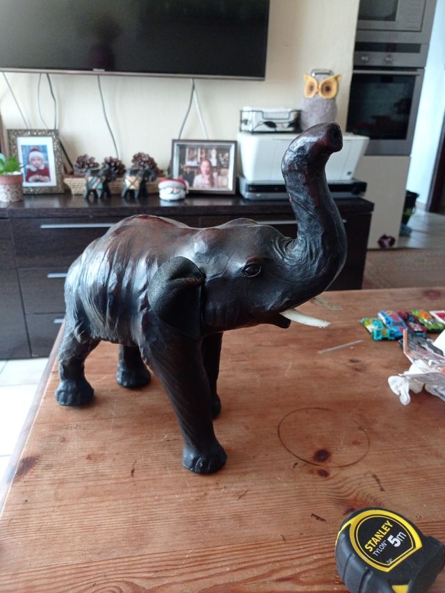 Elefante vintage in pelle marrone