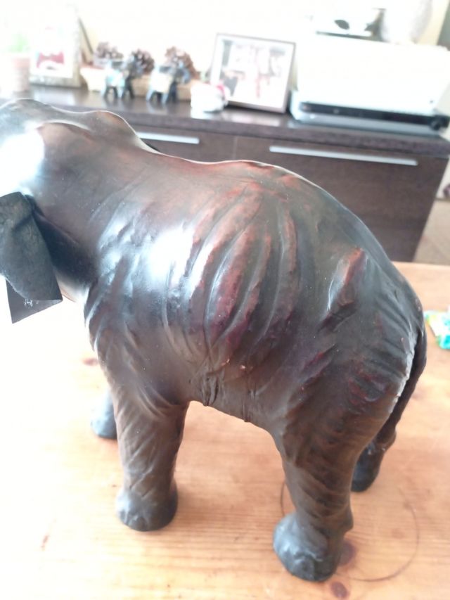 Elefante vintage in pelle marrone