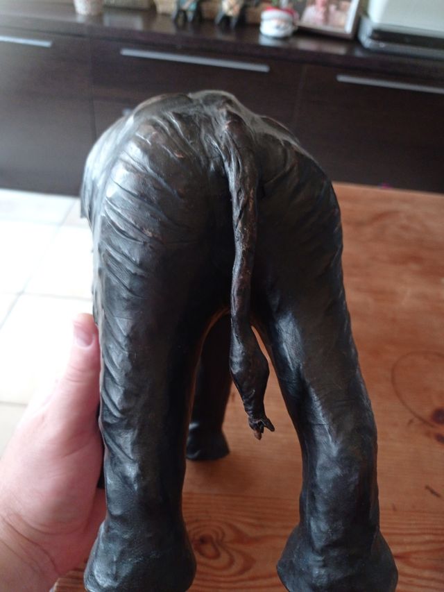 Elefante vintage in pelle marrone