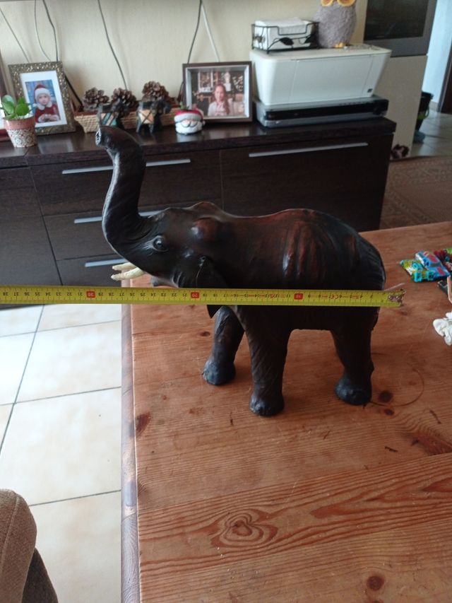 Elefante vintage in pelle marrone