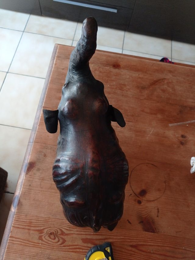 Elefante vintage in pelle marrone