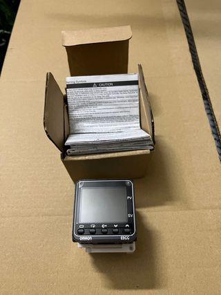 Controlador digital OMRON E5CC RX3A5 000