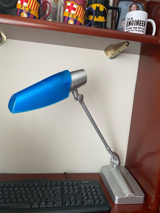 Flexo escritorio azul y plateado