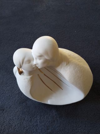 Figura porcelana pareja de enamorados