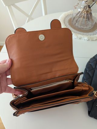 Mochila negra tachuelas doradas nueva + REGALO