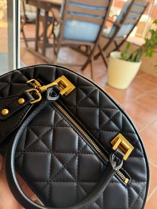 Bolso GUESS negro acolchado Rebajado