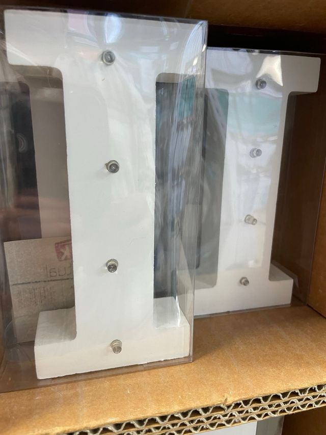 Inicial de madera con luz led 