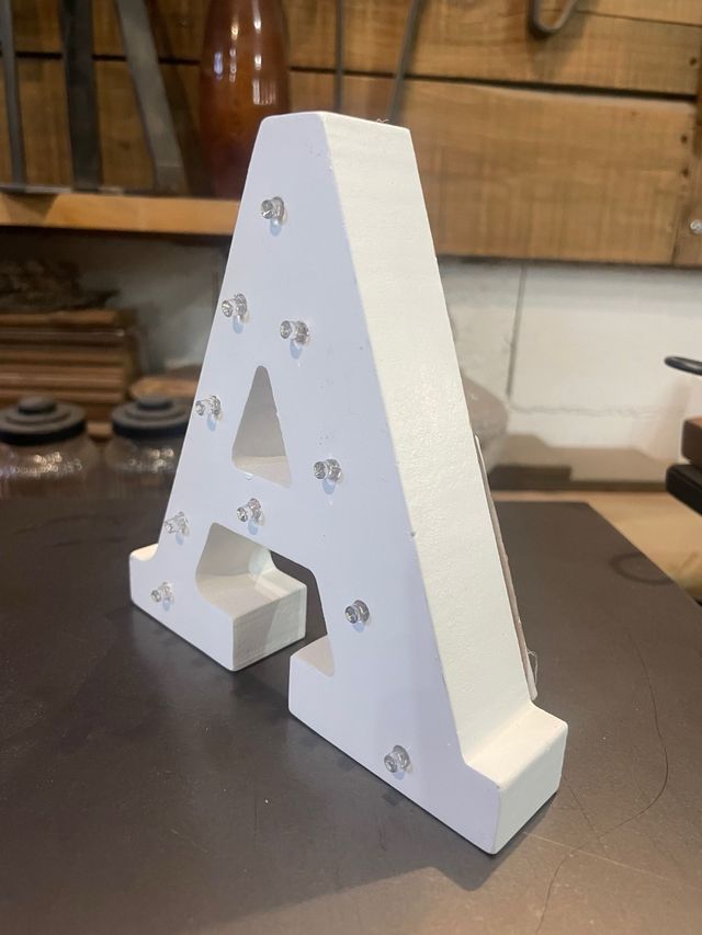Inicial de madera con luz led 