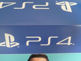 PS4 (PlayStation 4) 1TB -

