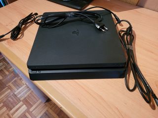 PS4 (PlayStation 4) 1TB -
