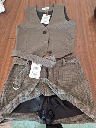 Conjunto de chaleco y falda pantalon
