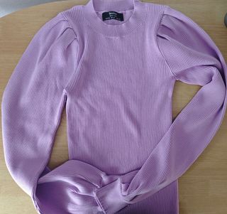 Suéter Bershka morado talla 5