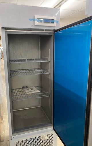 CONGELADOR  VERTICAL INDUSTRIAL - D420