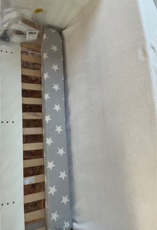Cuna de madera blanca para bebé 