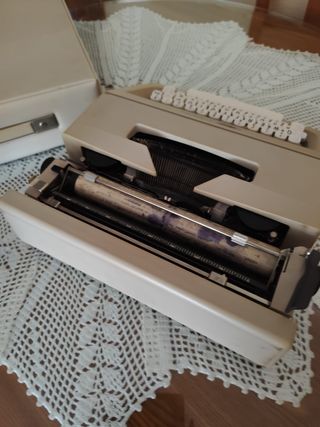 Máquina escribir Olivetti Lettera 25