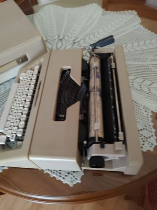 Máquina escribir Olivetti Lettera 25