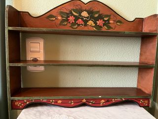 Estantería decorativa de madera