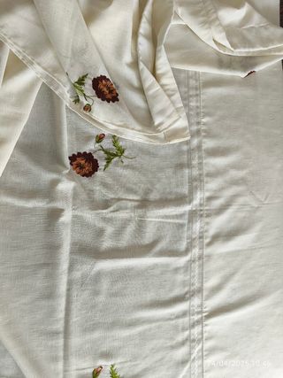 Colcha cama 150 Cortina y dos fundas cojines.