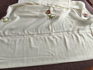 Colcha cama 150 Cortina y dos fundas cojines.