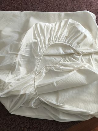 Colcha cama 150 Cortina y dos fundas cojines.