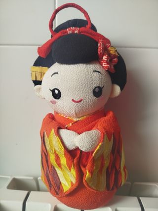 Muñeca peluche japonesa