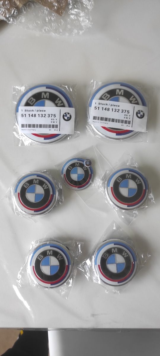 8 Insignias BMW 50 Aniversario