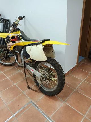 Suzuki RM 250 cc 2 tiempos