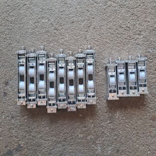 10+ Rodillos puerta aluminio + pomo