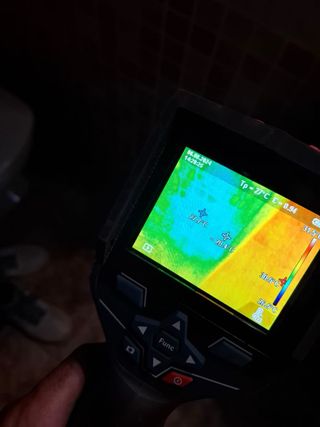 Reparación tuberías ocultas , con gas traza .