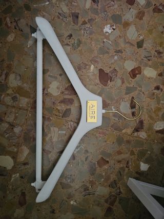 Percha terciopelo blanco Aire Barcelona