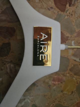 Percha terciopelo blanco Aire Barcelona